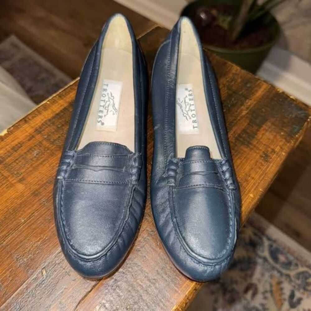 Vintage Trotters Navy Blue Leather Penny Loafers Women 6.5 S Slim Classic Flat